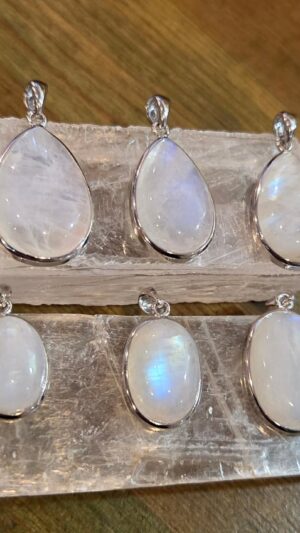 ブルームーンストーンペンダント入荷2026年2/2